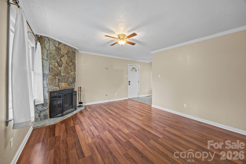 1158 Sunset Ct, Conover, NC 28613