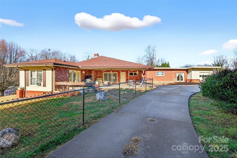 60 Greenwood Dr, Marion, NC 28752
