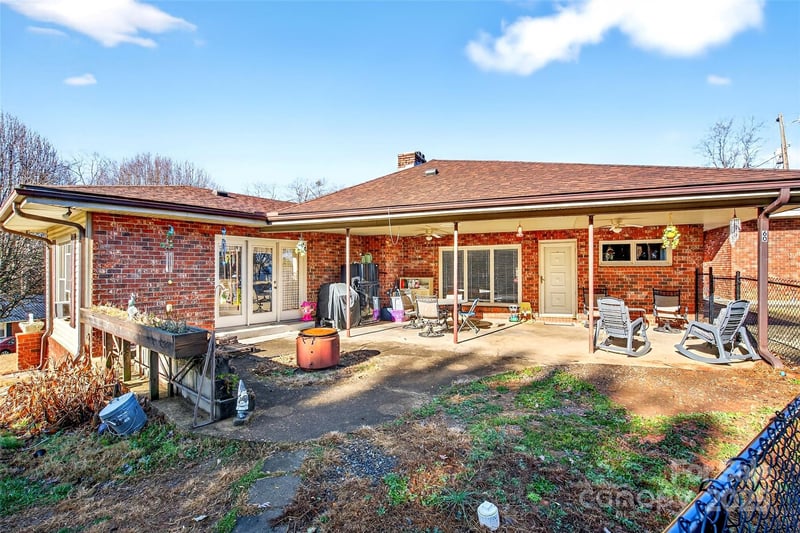 60 Greenwood Dr, Marion, NC 28752