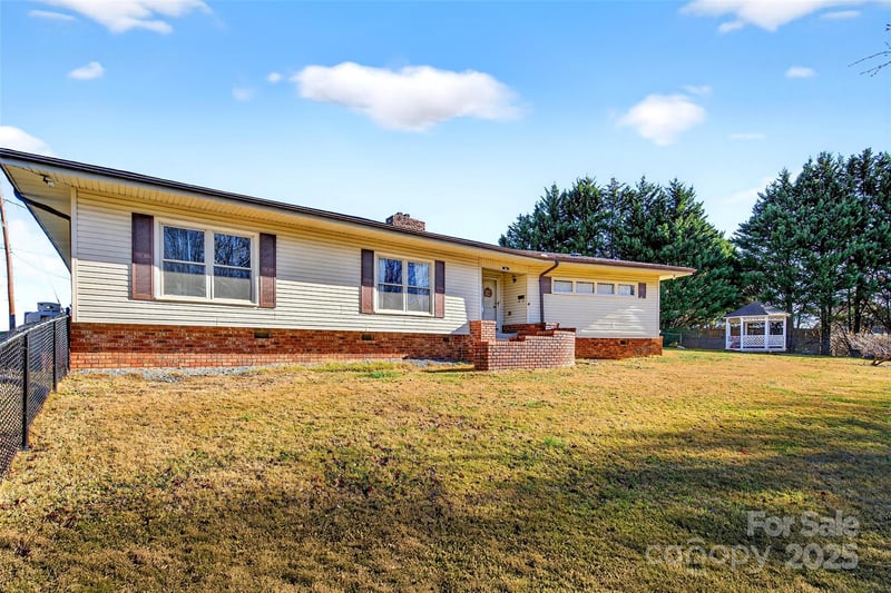 60 Greenwood Dr, Marion, NC 28752