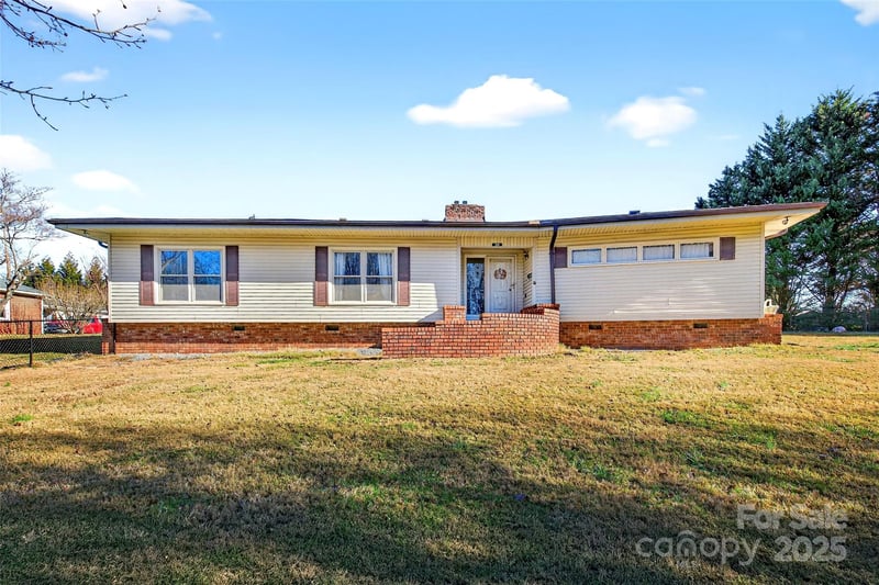60 Greenwood Dr, Marion, NC 28752