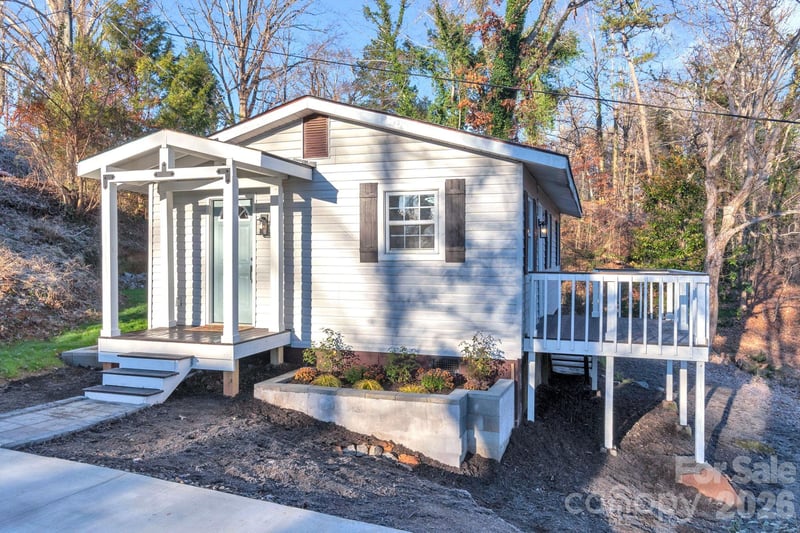 49 Livingston St, Tryon, NC 28782