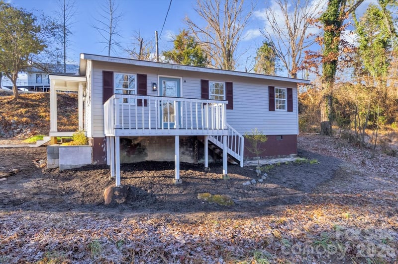49 Livingston St, Tryon, NC 28782