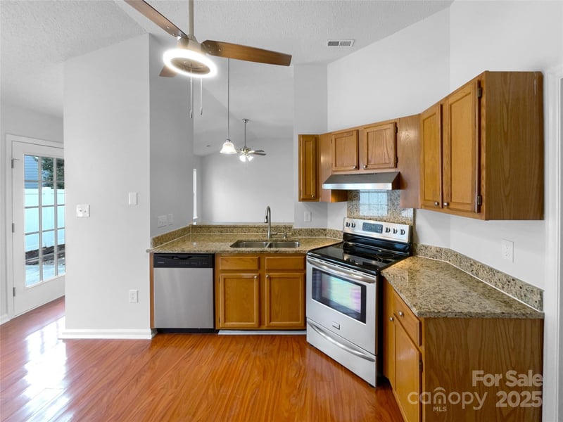 5751 Ebley Ln, Charlotte, NC 28227