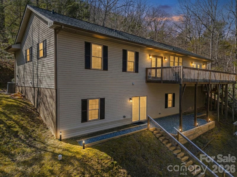 137 Weaver Ct, Lake Lure, NC 28746