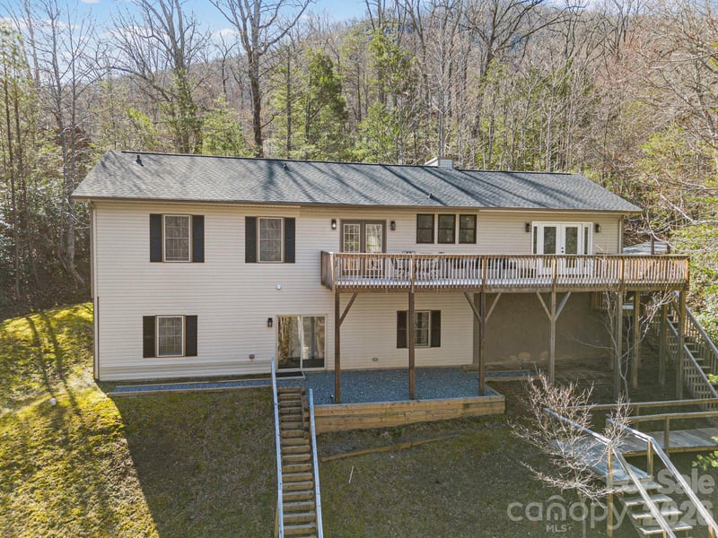 137 Weaver Ct, Lake Lure, NC 28746