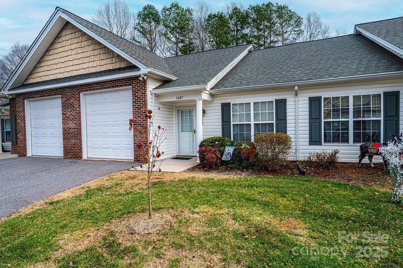 1687 Golden Cedar Ln, Newton, NC 28658