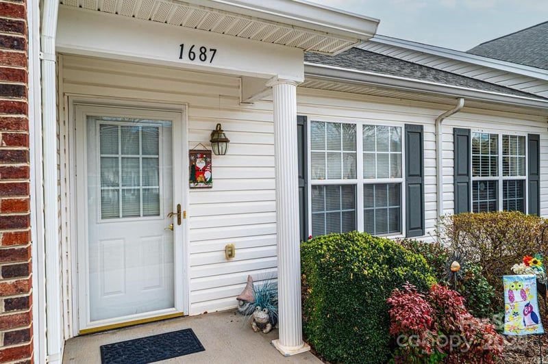 1687 Golden Cedar Ln, Newton, NC 28658