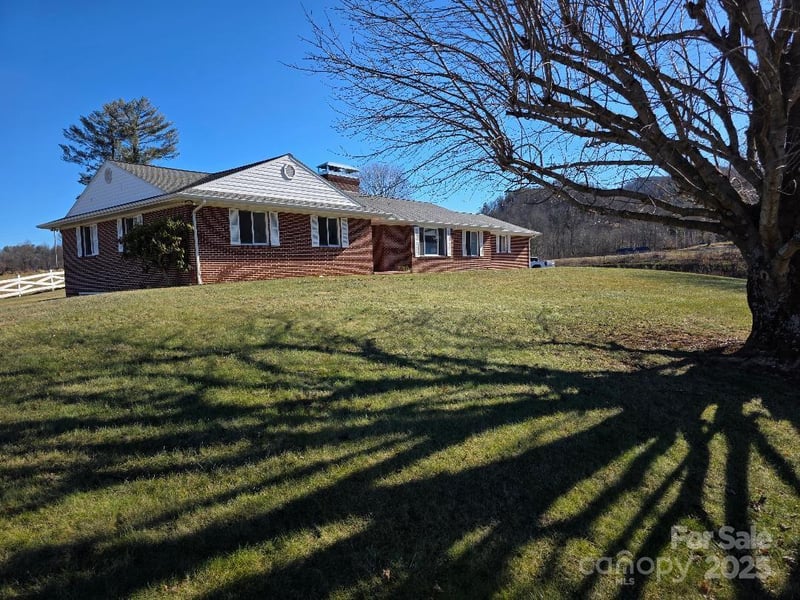 1375 Us Highway 19e Hw, Burnsville, NC 28714