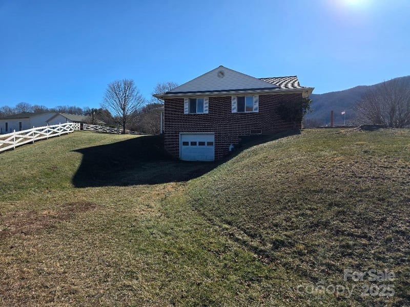 1375 Us Highway 19e Hw, Burnsville, NC 28714