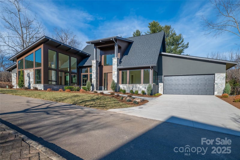 11 Kiftsgate Ct, Asheville, NC 28804