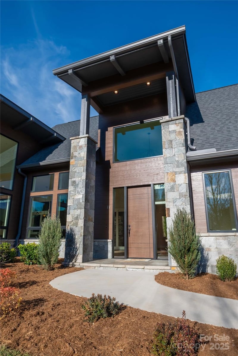 11 Kiftsgate Ct, Asheville, NC 28804