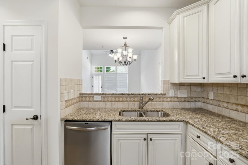 5763 Mossdale Ln, Charlotte, NC 28278