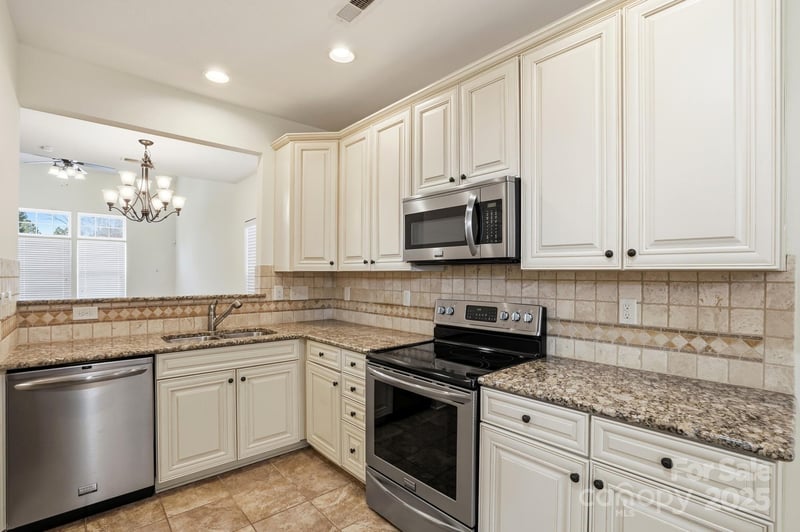 5763 Mossdale Ln, Charlotte, NC 28278