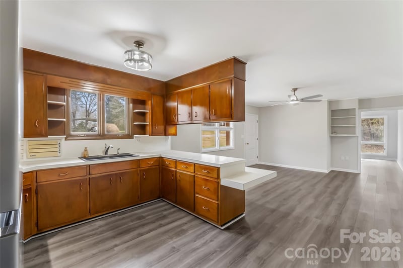 212 Shuping St, Morganton, NC 28655