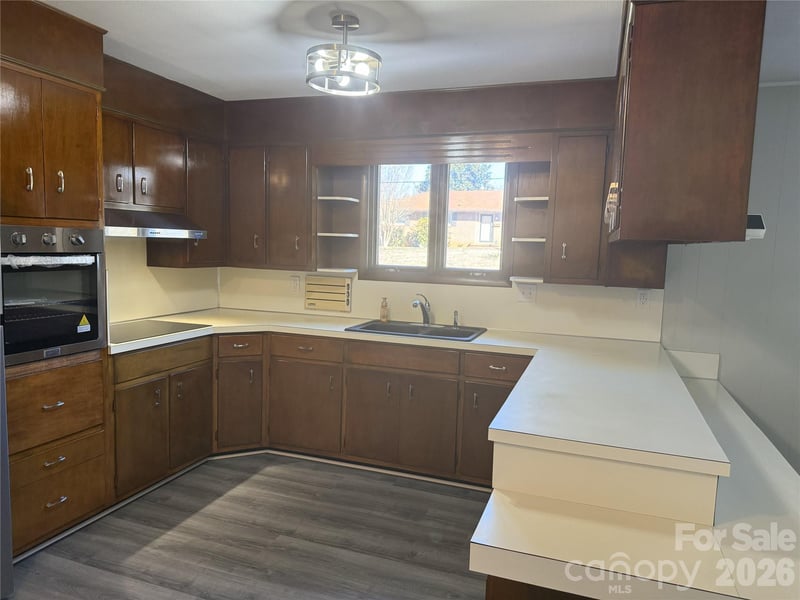 212 Shuping St, Morganton, NC 28655