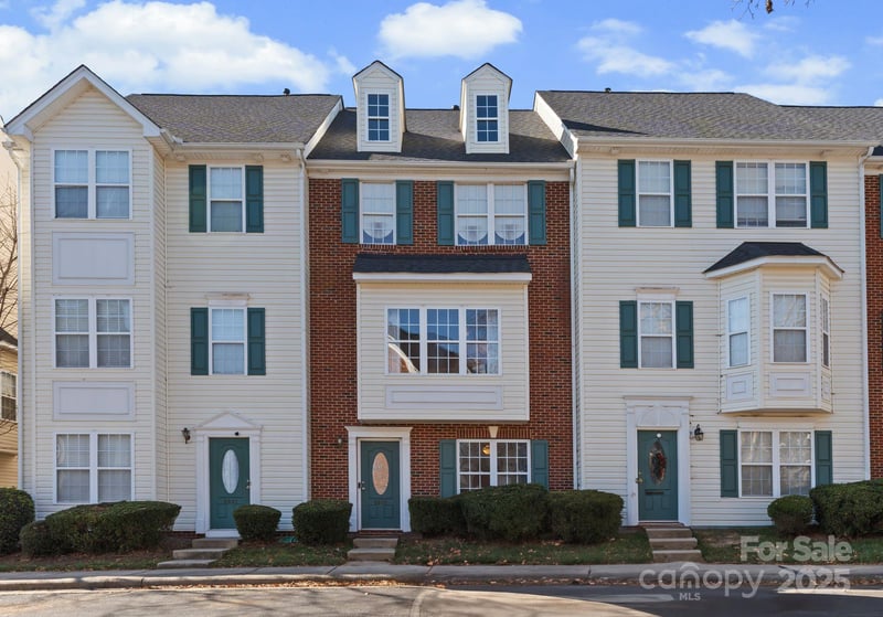 9930 Treeside Ln, Matthews, NC 28105