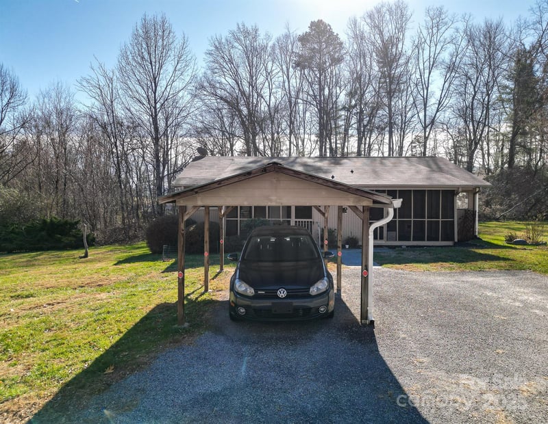 125 Freedom Rd, Hendersonville, NC 28792