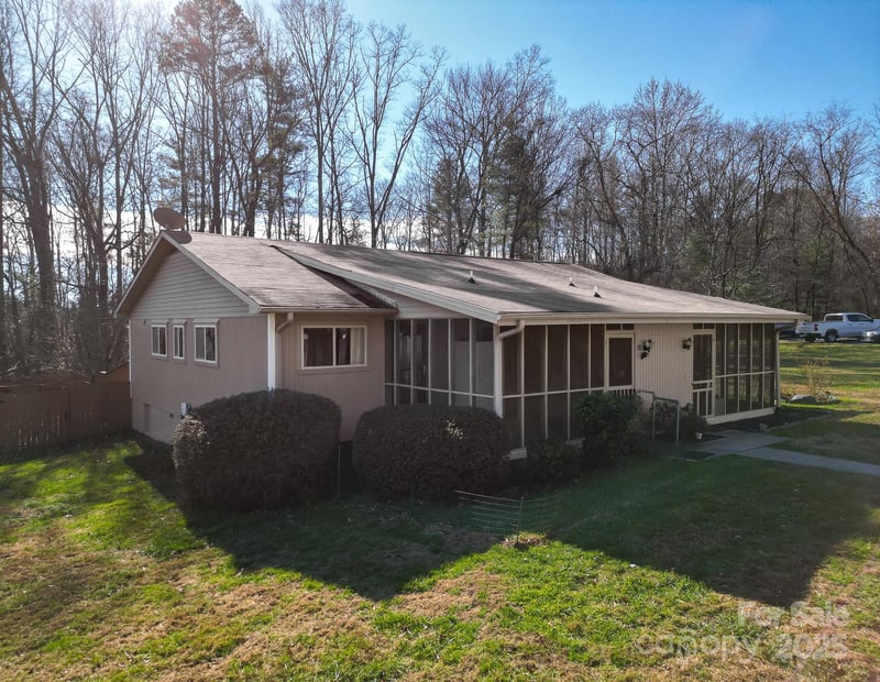 125 Freedom Rd, Hendersonville, NC 28792