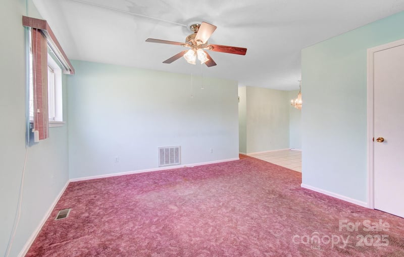125 Freedom Rd, Hendersonville, NC 28792