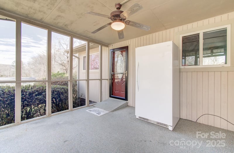 125 Freedom Rd, Hendersonville, NC 28792