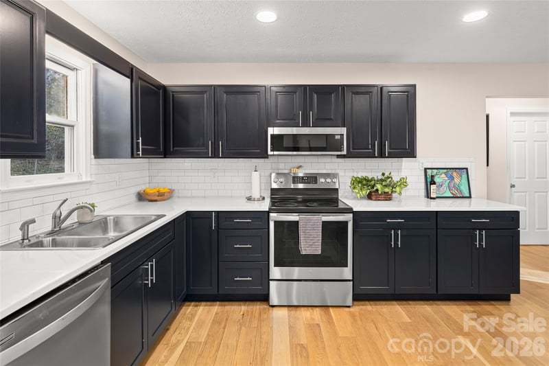 73 The Old Run Rd, Fairview, NC 28730