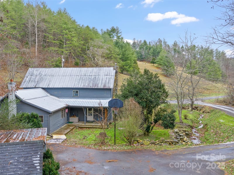 34 Mccurry Rd, Burnsville, NC 28714