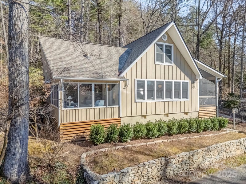 40 Toxaway Landing Dr, Lake Toxaway, NC 28747
