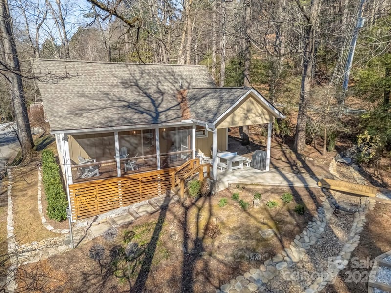 40 Toxaway Landing Dr, Lake Toxaway, NC 28747
