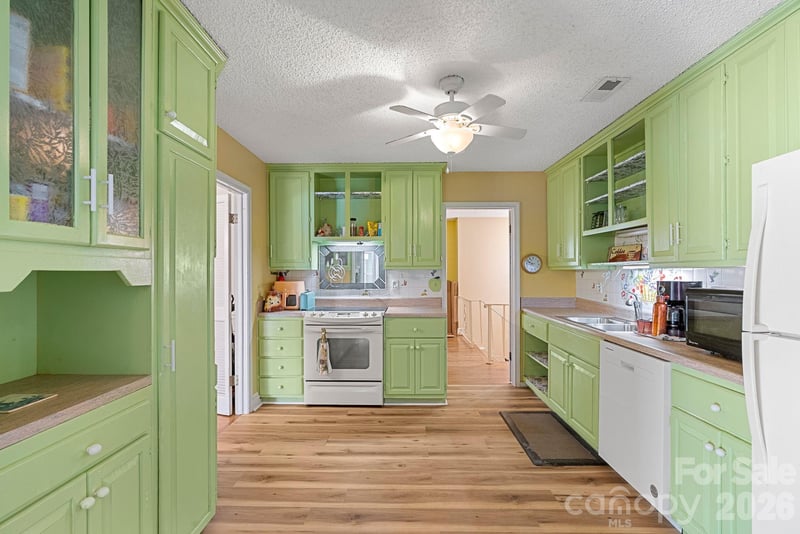 33 Fairfield Dr, Candler, NC 28715