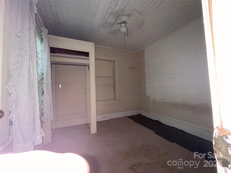 98 Lower Glady Fork Rd, Candler, NC 28715
