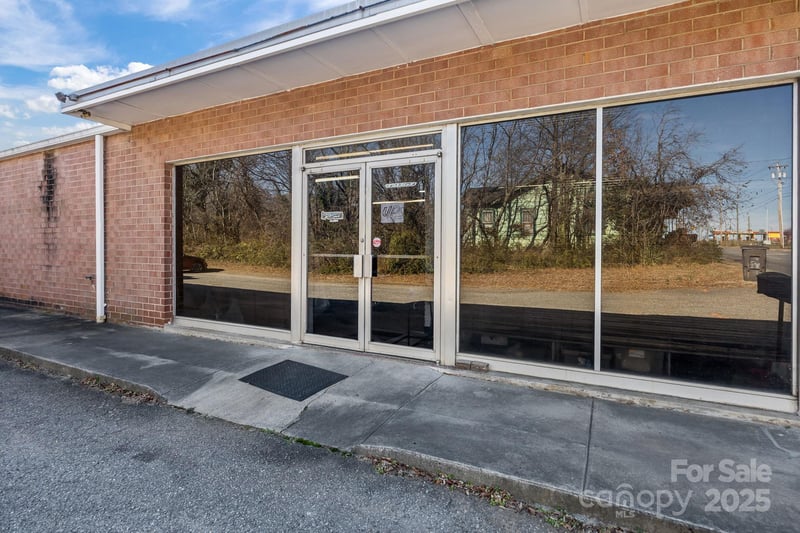 935 Shelton Ave, Statesville, NC 28677