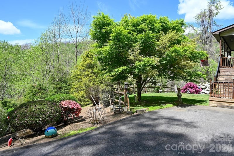 2 Ruffed Grouse Dr, Weaverville, NC 28787
