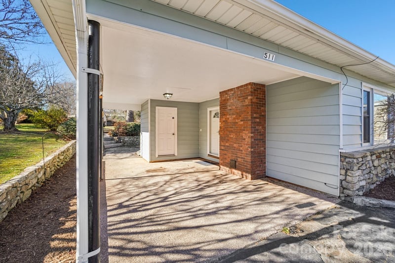 511 Oak Grove Rd, East Flat Rock, NC 28731