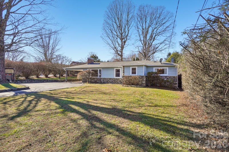 511 Oak Grove Rd, East Flat Rock, NC 28731
