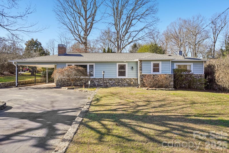 511 Oak Grove Rd, East Flat Rock, NC 28731