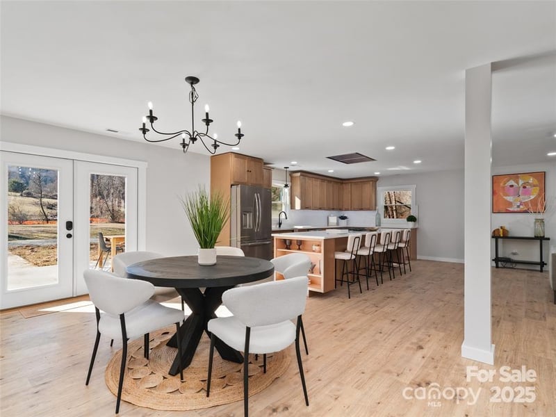 1109 Prestonwood Dr, Hendersonville, NC 28739