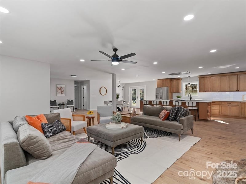 1109 Prestonwood Dr, Hendersonville, NC 28739