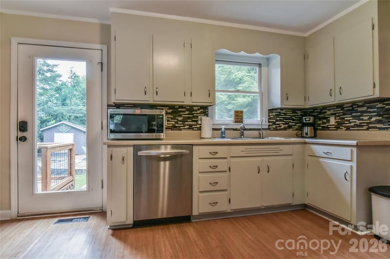 5 Keesler St, Black Mountain, NC 28711