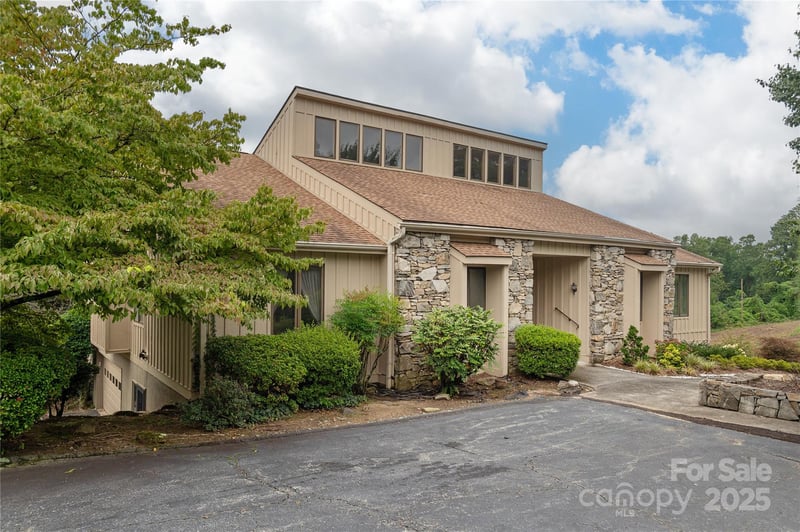 1 Westridge Ct #B, Hendersonville, NC 28791