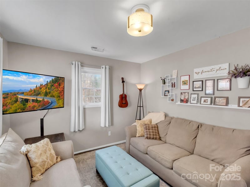 719 Pinewood Dr, Waynesville, NC 28786