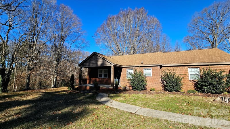 2524 Pickway Dr, Charlotte, NC 28269