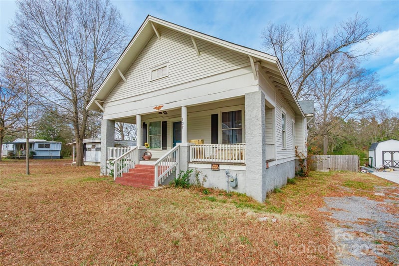 107 Hampton St, Chester, SC 29706