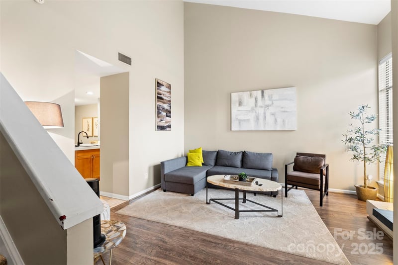 8039 Charter Oak Ln, Charlotte, NC 28226