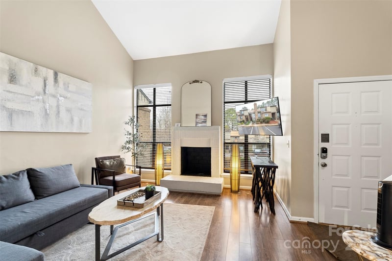 8039 Charter Oak Ln, Charlotte, NC 28226