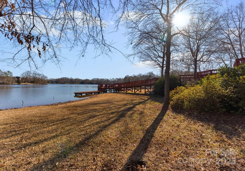 718 Eagle Point Ct, Matthews, NC 28104