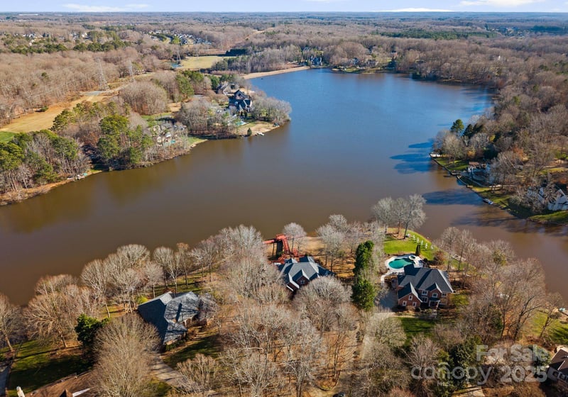 718 Eagle Point Ct, Matthews, NC 28104