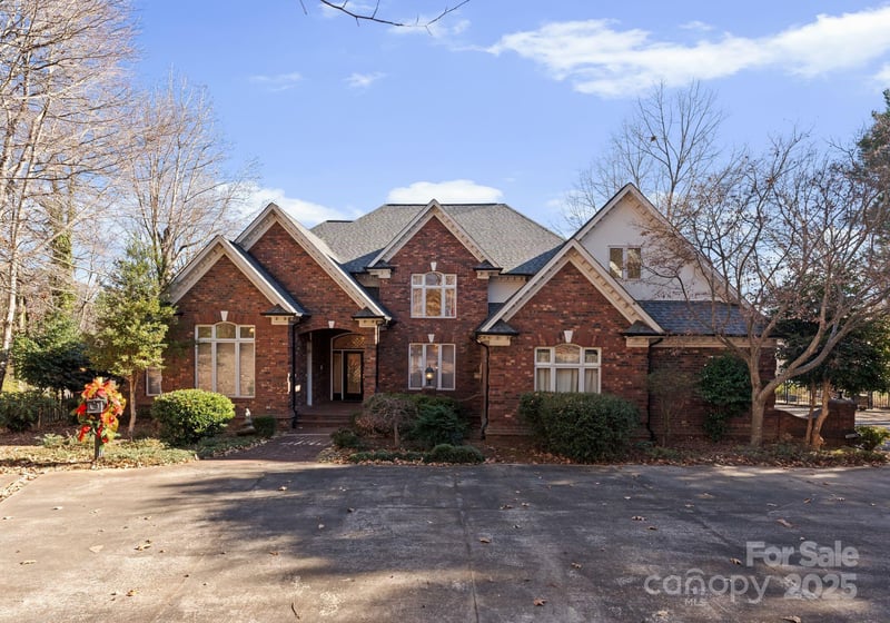 718 Eagle Point Ct, Matthews, NC 28104