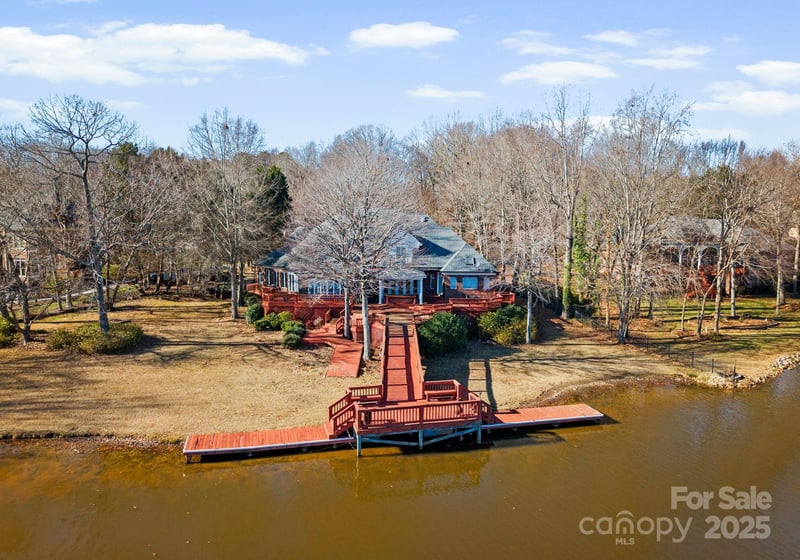 718 Eagle Point Ct, Matthews, NC 28104