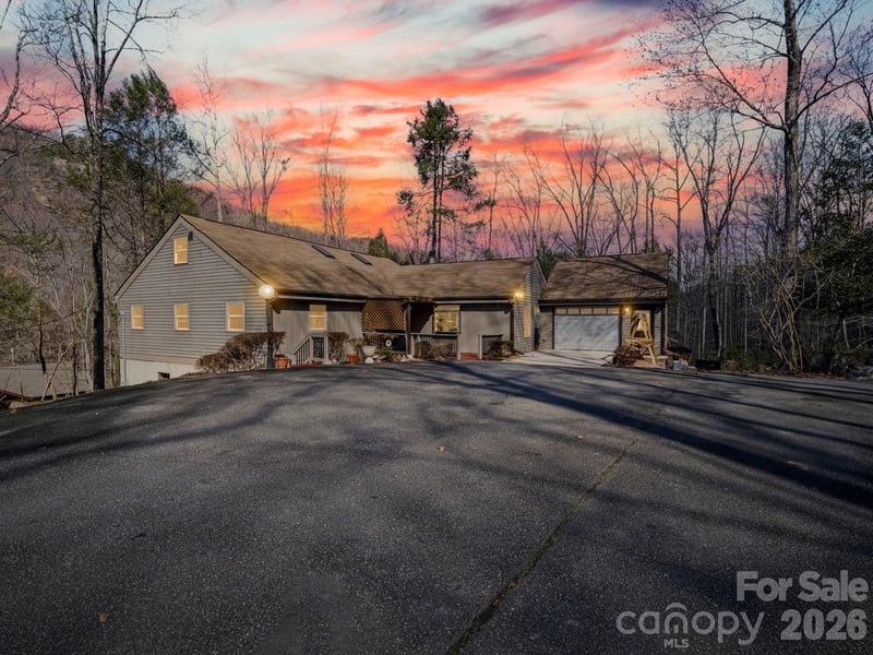 111 Buckeye Rd, Lake Lure, NC 28746